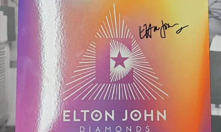 Зрението на Елтън Джон се е влошило толкова, че е опростил автографите си - Tribune.bg