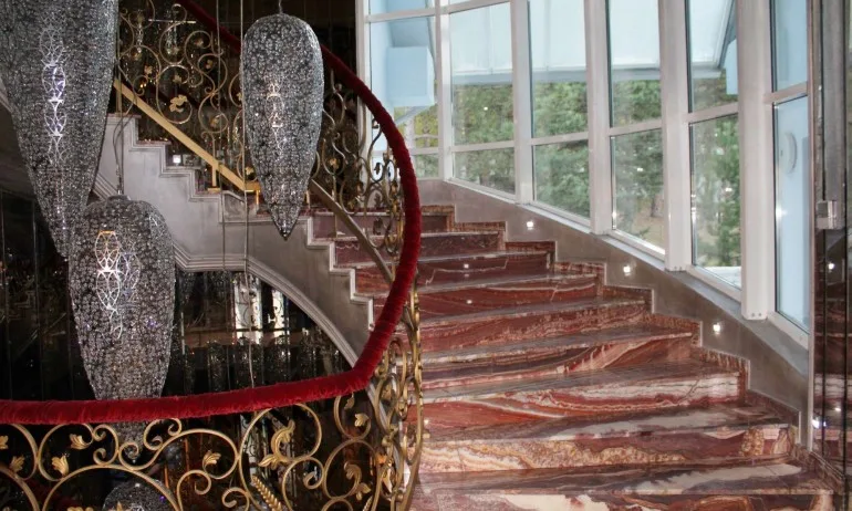 Разпродават имуществото на Баневи, къщата излиза на публичен търг - Tribune.bg