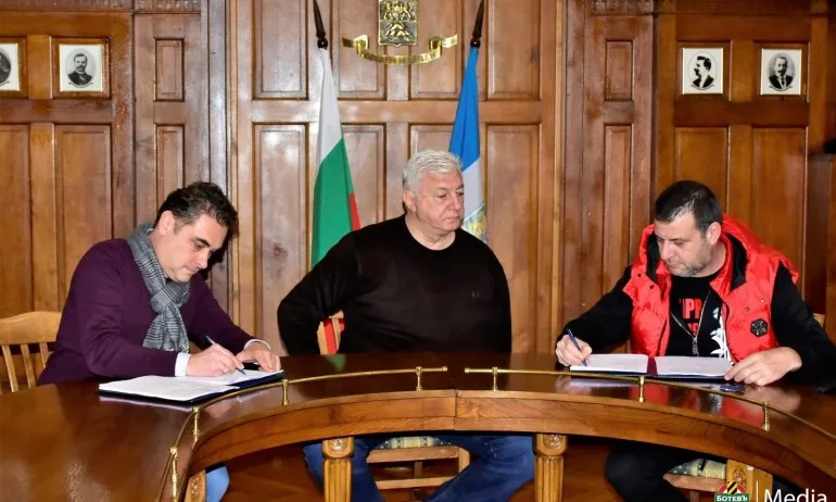 Подписаха договора за строежа на Колежа - Tribune.bg