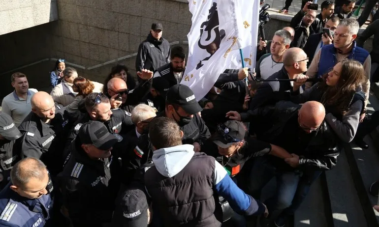 МОН канят интересуващите се медии да се уверят лично в МОН, че Денков не е бит - Tribune.bg