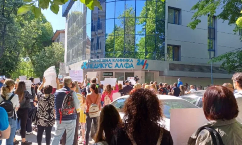 Протест в Пловдив след смъртта на 6-годишния Ангел: Искаме съд, искаме истина - Tribune.bg