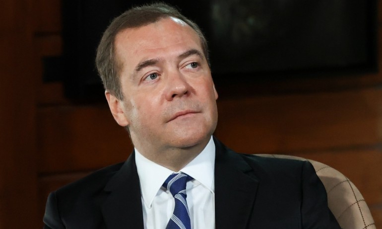 САЩ заговорничат за унищожението на Русия, смята Медведев - Tribune.bg