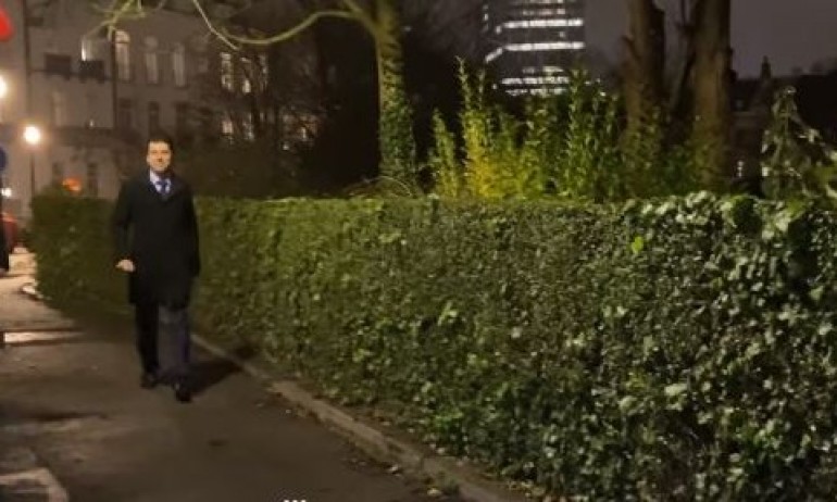 Предозиране: Пуснаха видео как Кирил Петков ходи 200 метра в тъмното - Tribune.bg