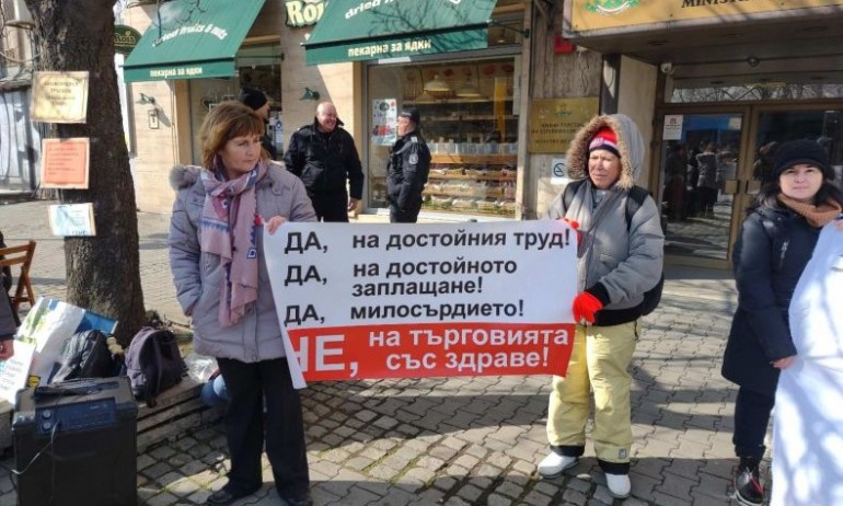 Медици излязоха на протест, искат увеличение на заплатите - Tribune.bg