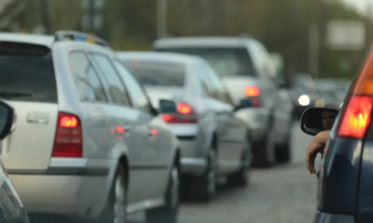 Засилен трафик: Очаква се около 400 000 автомобила да се върнат в столицата - Tribune.bg