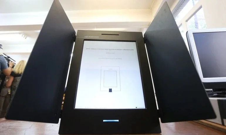 В добричко село машината за гласуване буквално изпуши. Причината –