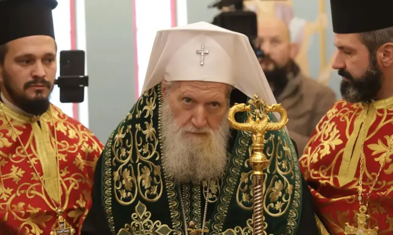 Патриарх Неофит е приет във Военномедицинска академия - Tribune.bg