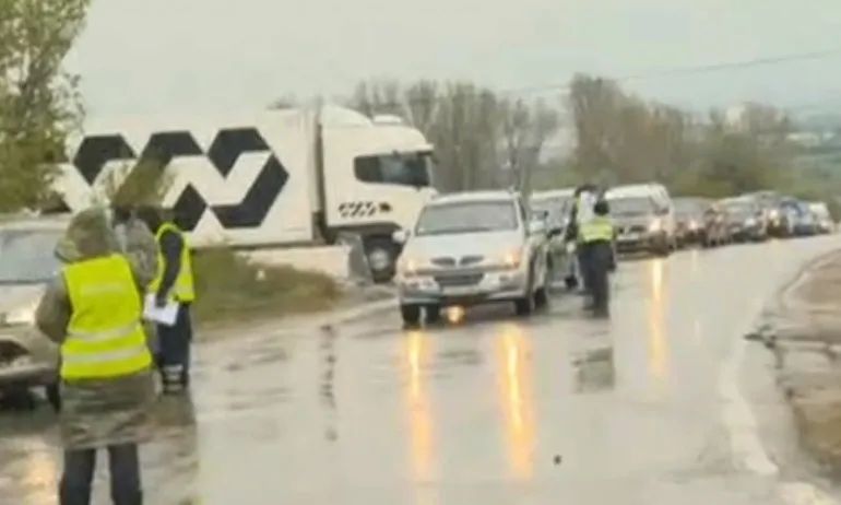 10 км опашка от автомобили чака да влезе в София през АМ Тракия - Tribune.bg