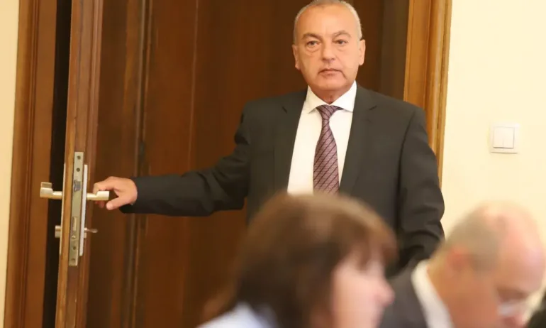 Гълъб Донев: Ускоряваме дейностите по разчистване на наводнените карловски села - Tribune.bg