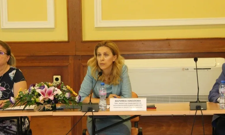 Николова: Над 22 хил. работни места в туризма са запазени благодарение на мярката 60/40 - Tribune.bg