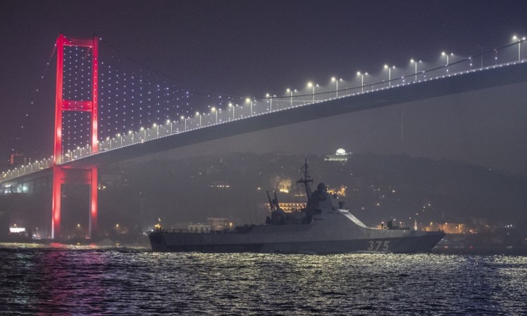 Турция затваря проливите в Черно море за военни кораби на Русия - Tribune.bg