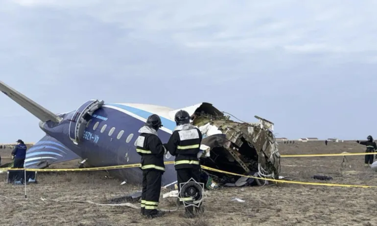 Азербайджан обвини Русия, че са обстрелвали пътническия самолет