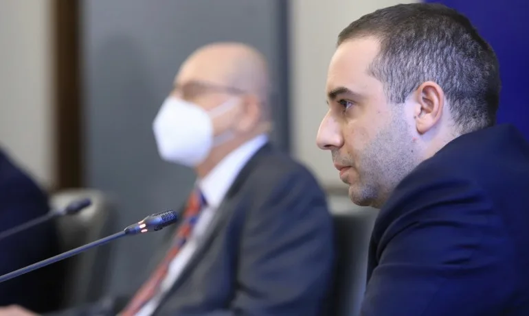 Богдан Кирилов: Европейската агенция по лекарствата не препоръчва блокиране на партидата от Австрия - Tribune.bg