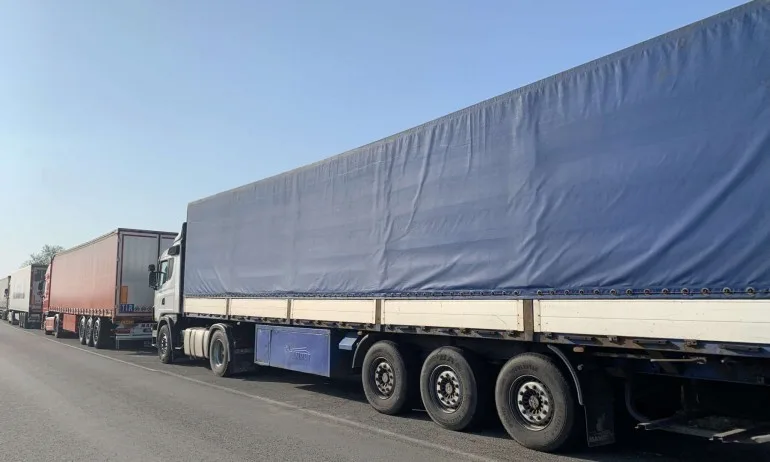 Верижна катастрофа с тирове на АМ Марица, има пострадали - Tribune.bg