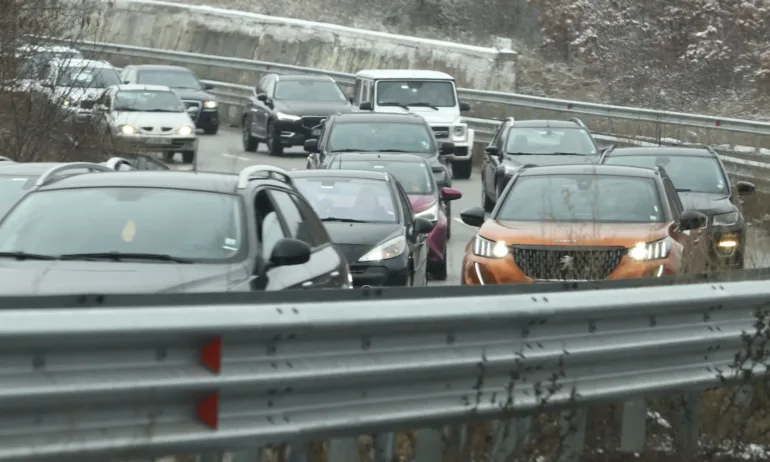 Засилен трафик в последния почивен ден - Tribune.bg