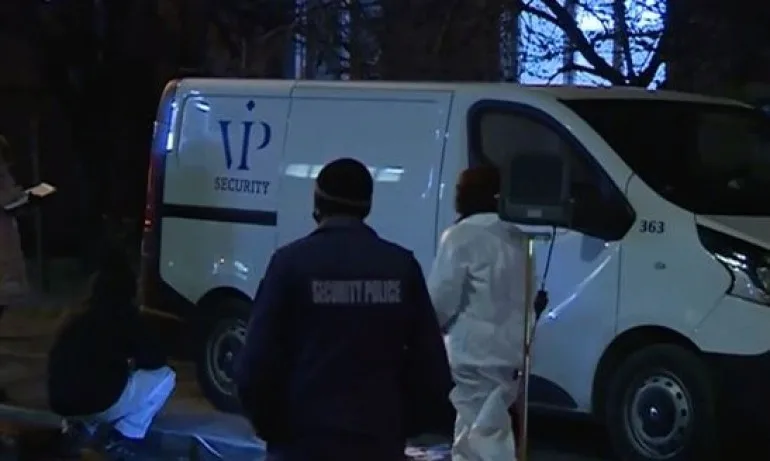 Намериха изгорял джипа, с който са избягали извършителите на инкасо грабежа в Перник - Tribune.bg