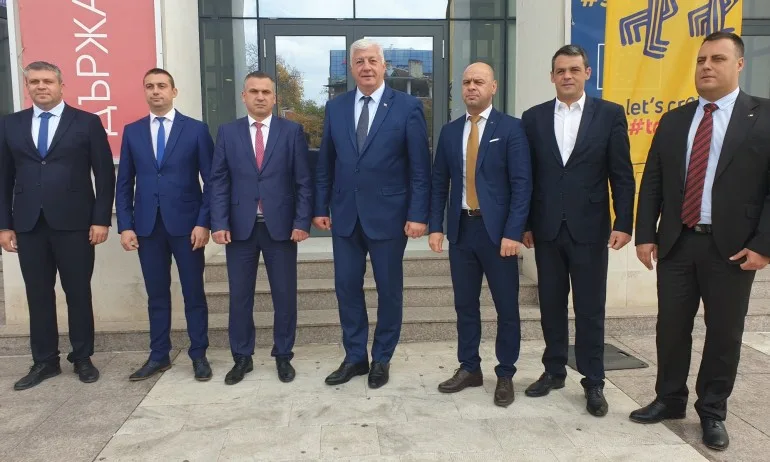 Здравко Димитров и районните кметове в Пловдив от ГЕРБ дариха средства за борбата срещу COVID-19 - Tribune.bg