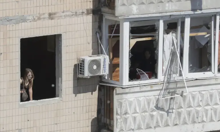 Руски дрон удари жилищна сграда и детска градина в Одеса - Tribune.bg