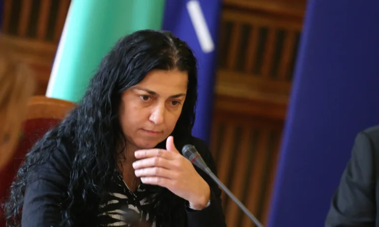 Съпругата на загиналия пилот Валентин Терзиев обвини ВВС - Tribune.bg