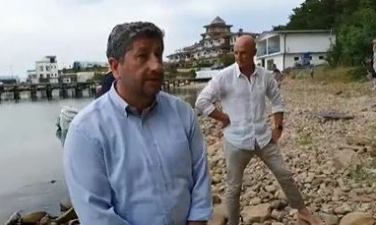 Десни недоволни от Радев, че мълчи за насилието над Христо Иванов - Tribune.bg