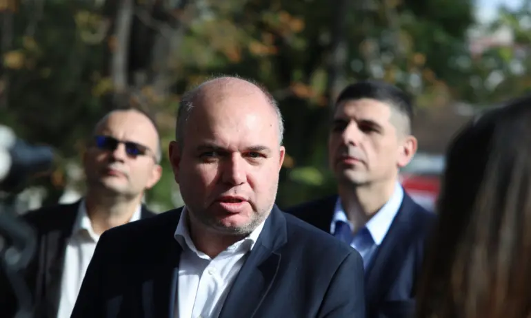 Депутатът от ПП-ДБ Владислав Панев се опита да се похвали