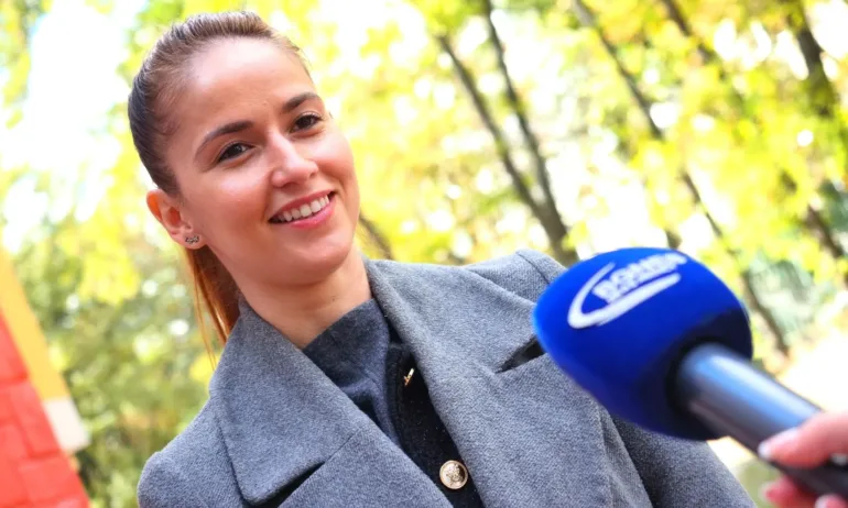 Златната Невяна Владинова стана жертва на тийн вандализъм - Tribune.bg