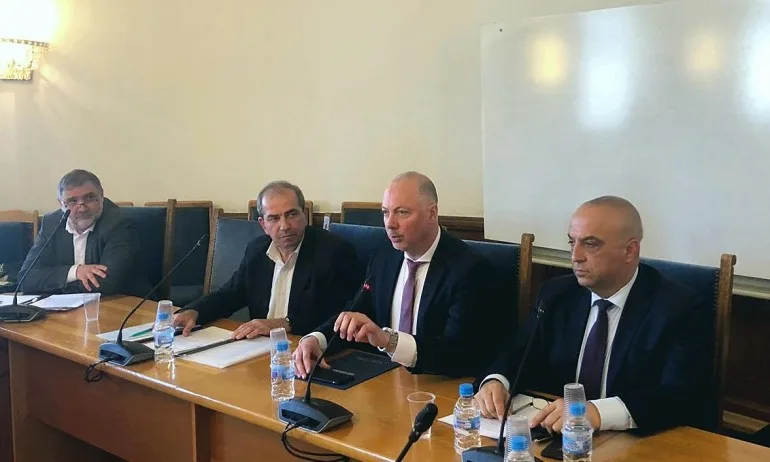 До 10 години ще има нов терминал и писта на летище София - Tribune.bg