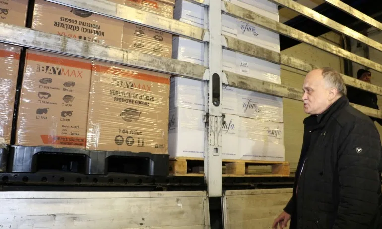 Чакаме още 400 000 предпазни средства за COVID-19 този следобед - Tribune.bg