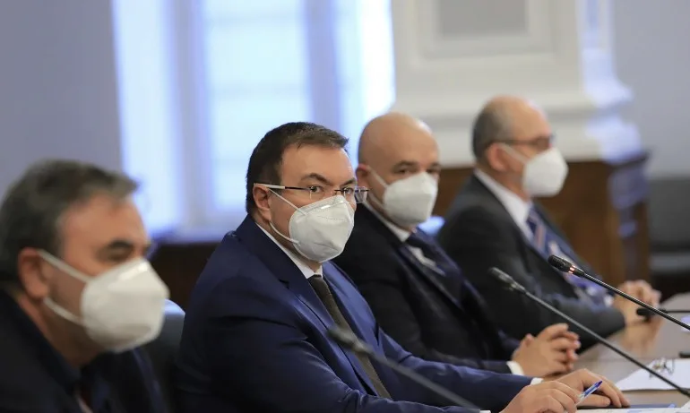 Ангелов: Няма голям натиск върху лечебните заведения, доволни сме от резултатите - Tribune.bg