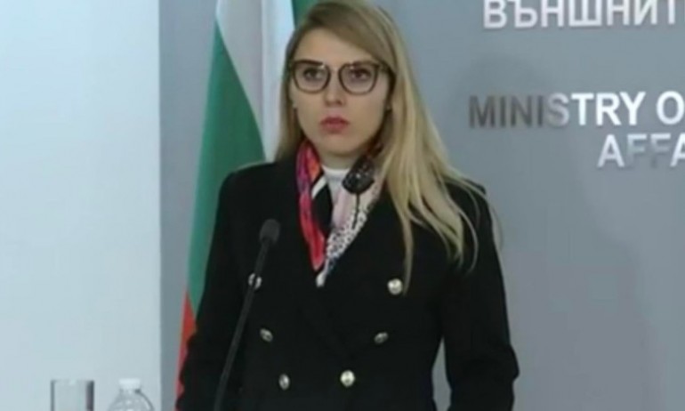 МВнР защитава Генчовска, съзряха дезинформация - Tribune.bg