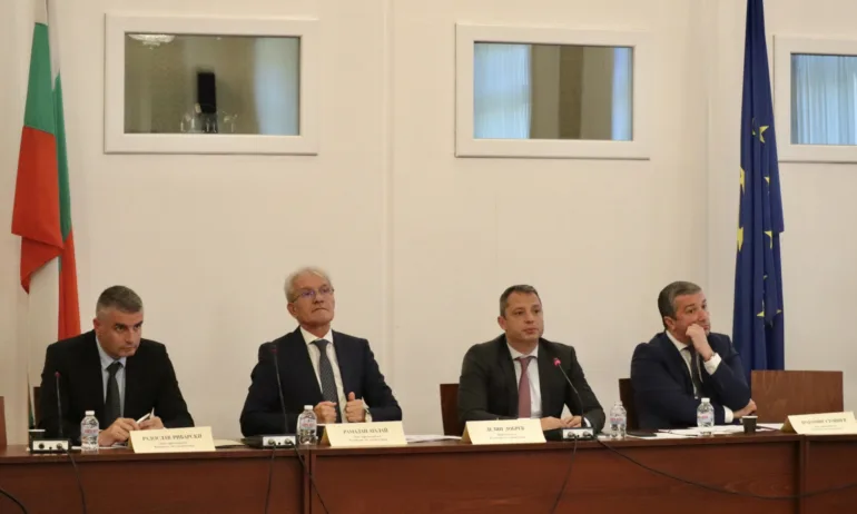 Крайните битови клиенти на електроенергия остават на регулирания пазар до 31 декември 2025 г. - Tribune.bg