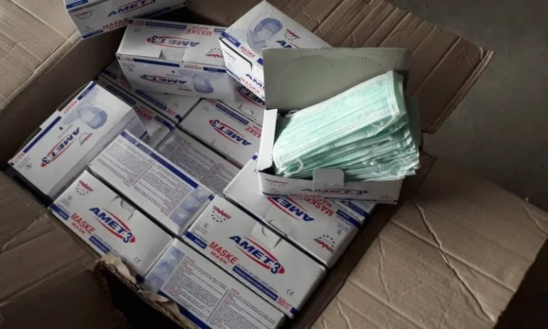 Задържаха 148 000 защитни маски в камион със спортни дрехи, чанти и обувки - Tribune.bg