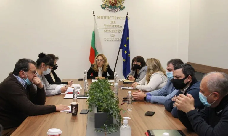 Министерството на туризма договори допълнителни 50 млн. лв. за туроператори и туристически агенти - Tribune.bg