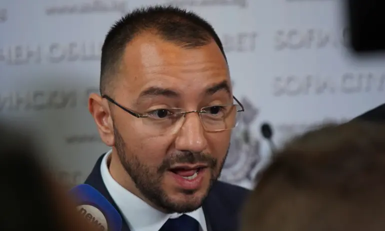 Хекимян: ПП-ДБ-СС гласуваха за свикване на незаконното извънредно заседание на СОС - Tribune.bg