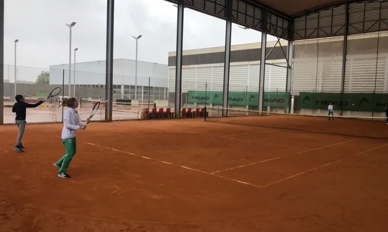 Наши тенисисти стартираха с победи в Португалия - Tribune.bg