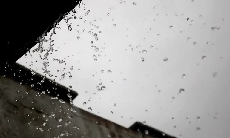 Оранжев и жълт код за опасно време в страната - Tribune.bg