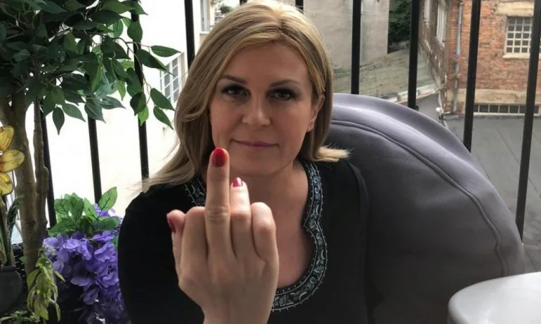 Бившият президент на Хърватия Колинда Грабар-Китарович показа среден пръст - Tribune.bg