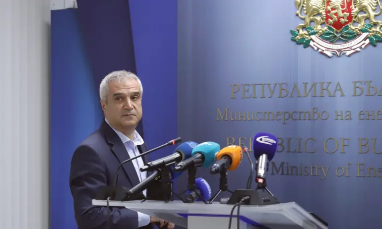 Енергийният министър разбирал гнева на хората: Все още 590 населени места имат проблем с тока - Tribune.bg