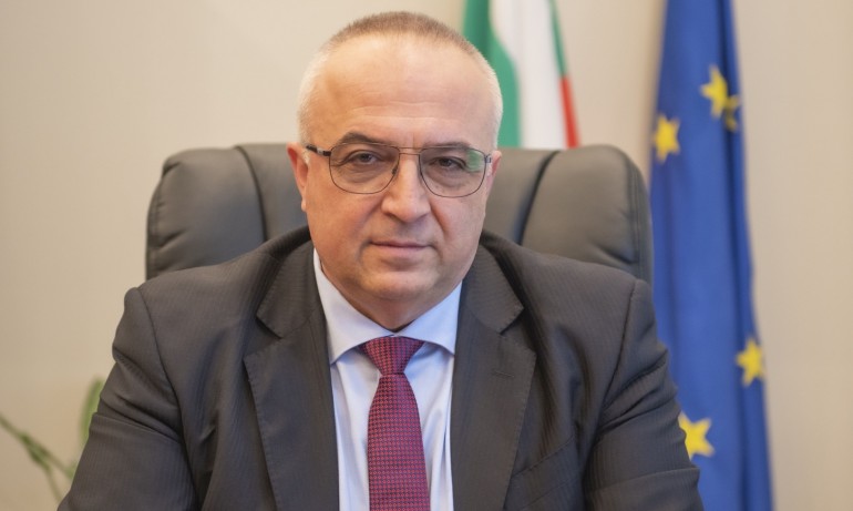 КПКОНПИ отнема близо 70 хиляди лева от председателя на КРС, раздал ги като бонуси на служители и на себе си - Tribune.bg