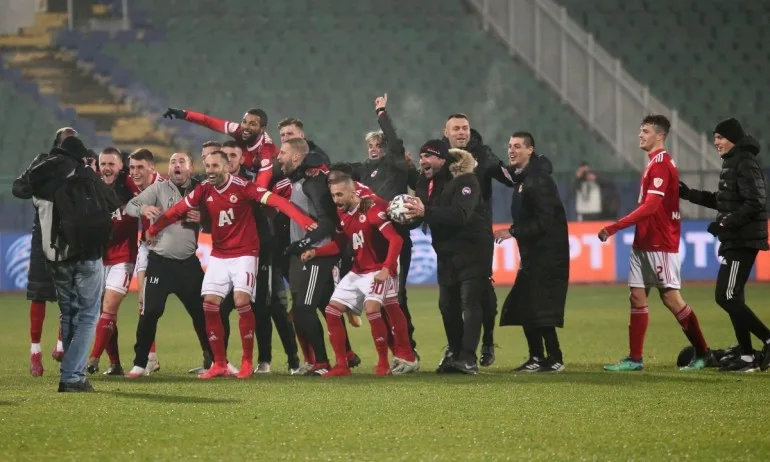 Акрапович иска всички налични футболисти в ЦСКА на първия лагер - Tribune.bg