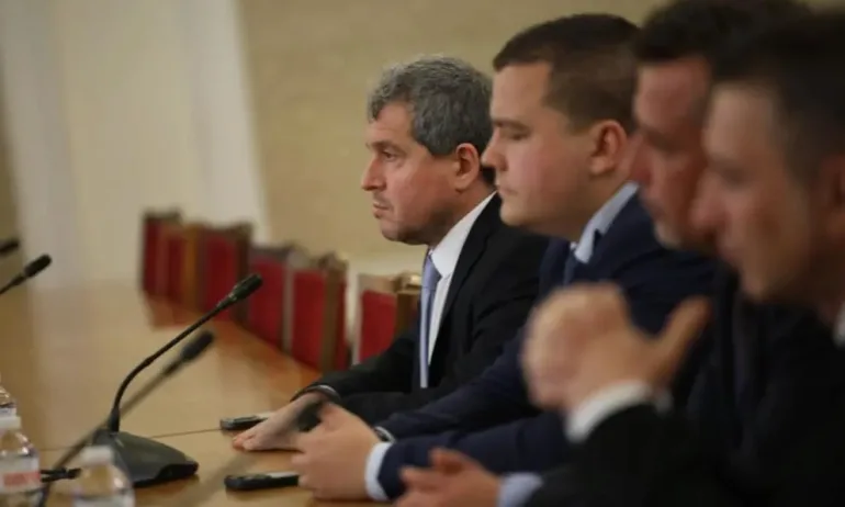 ИТН на срещата с ГЕРБ: Не е добре да се върви по път, по който има финансов министър с широки пръсти - Tribune.bg