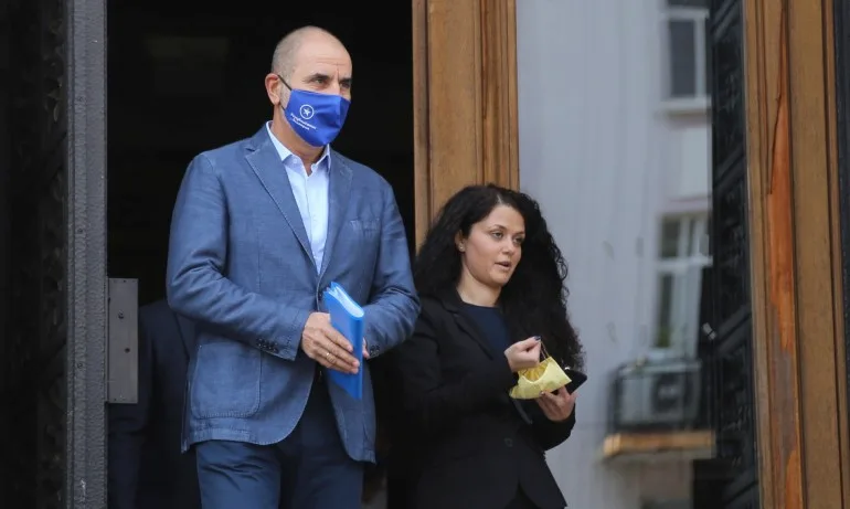 Цветан Цветанов регистрира партията си в съда - Tribune.bg