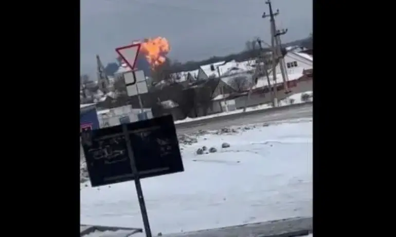 Руски самолет с украински военнопленници падна в Белгородска област - Tribune.bg