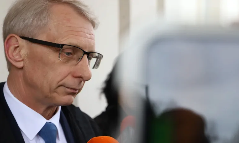 Денков: Кирил Петков и Асен Василев са в Прага, дано не закъснее самолетът - Tribune.bg