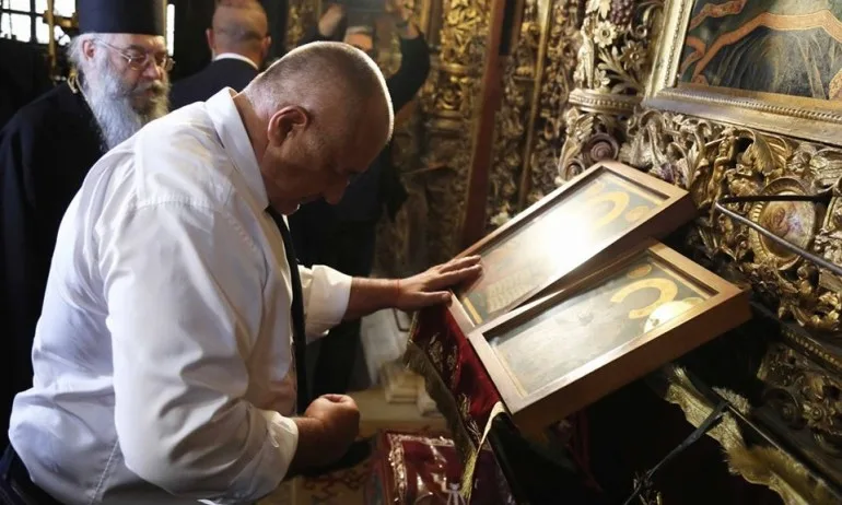 Глобяват Борисов – не носи маска в Рилския манастир - Tribune.bg