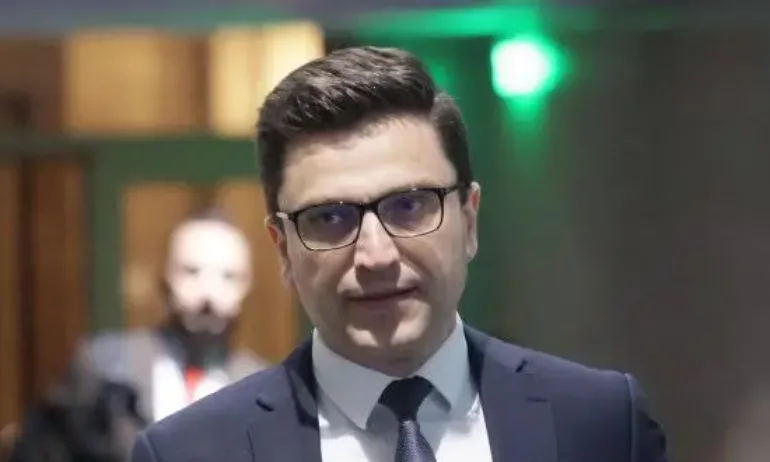 Сабрутев към Радев: Или лъжете за еврото, или Донев е неадекватен - Tribune.bg