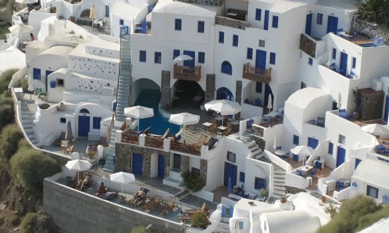 Хотел на Миконос или Санторини за 60 лева на вечер? Друг път! КЗП вече се занимава с рекламата на Trivago - Tribune.bg