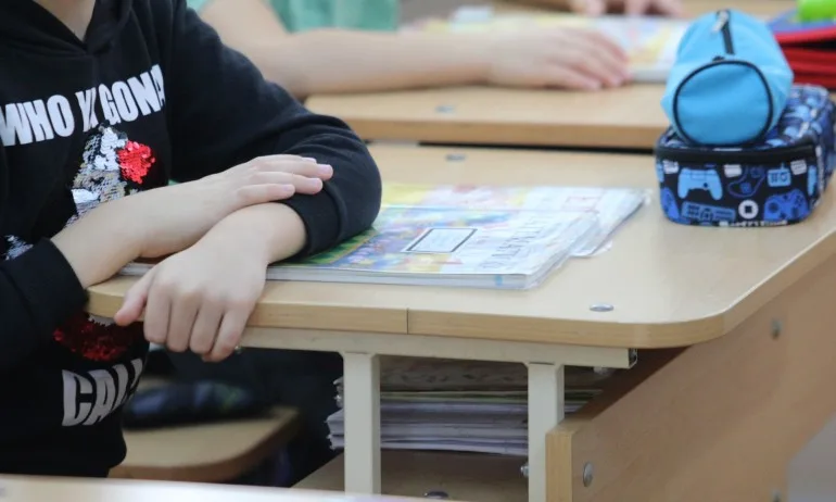Учениците от 5, 10 и 11 клас се връщат в училище - Tribune.bg