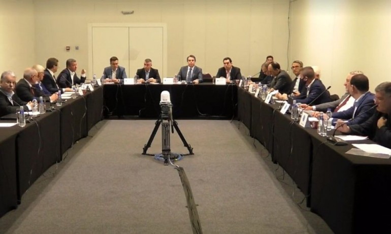 Младежки форум с отворено писмо към новото правителство: Нито една от обявени групи не спомена младежки политики - Tribune.bg