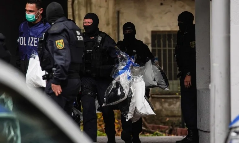 Трима души се изправят пред съда за зрелищния обир в музей в Дрезден през 2019 г. - Tribune.bg